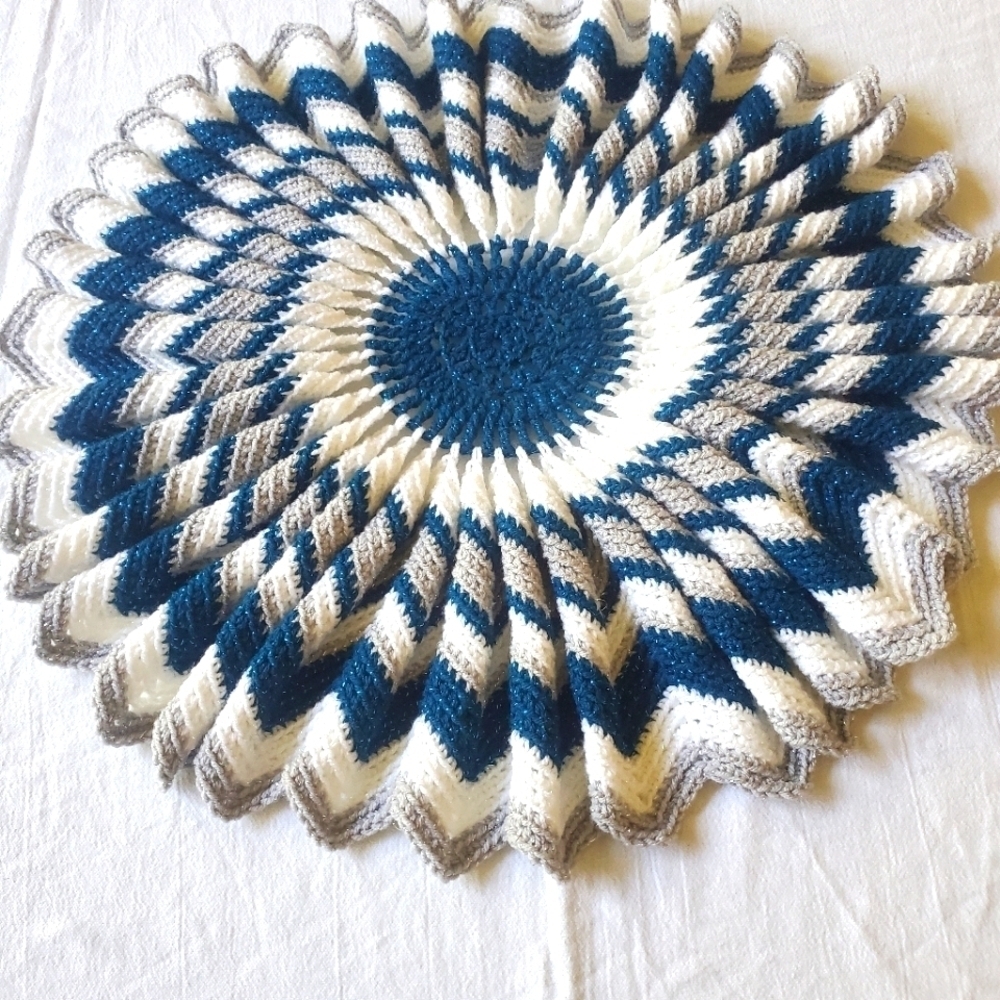 Handmade‎ Crocheted 3 coordinated colors with sparkles Rare Doiley